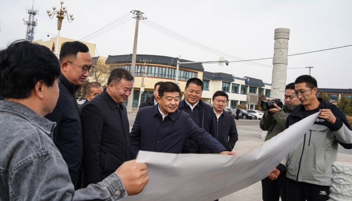 肅州區(qū)委副書記、區(qū)長宋濟民調(diào)研生態(tài)公司酒泉火車站站房改造提升項目復(fù)工復(fù)產(chǎn)情況